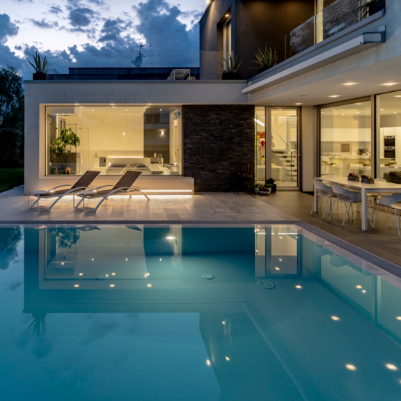 Villa minimal esterno sera