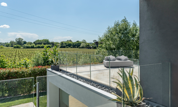 Villa-minimal-terrazza-solarium-2000x1200 Villa minimal terrazza solarium